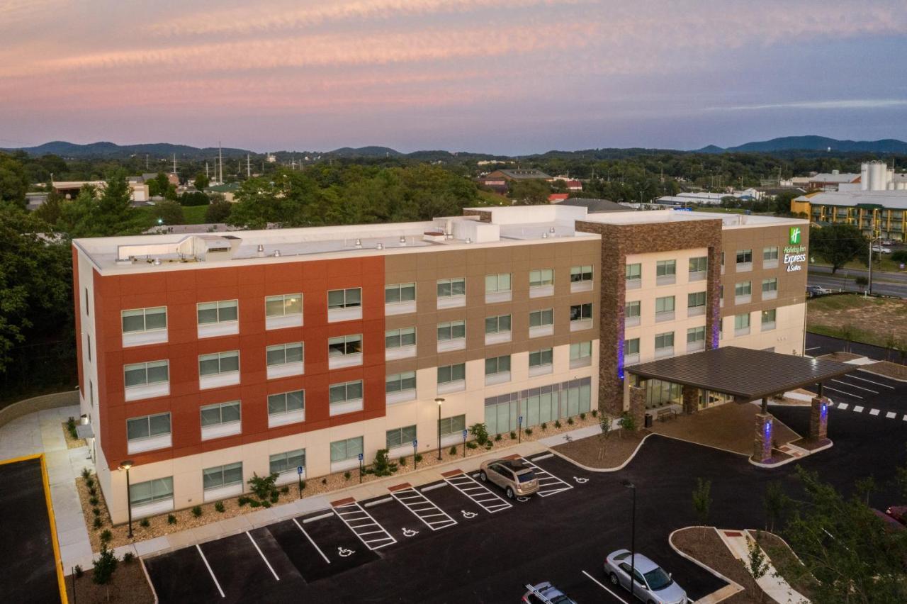 Holiday Inn Express & Suites - Roanoke - Civic Center Exterior photo